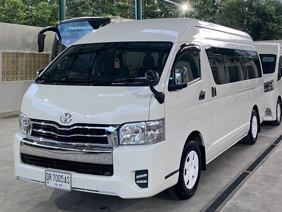 White Toyota HiAce minibus for groups, Lombok airport transfers