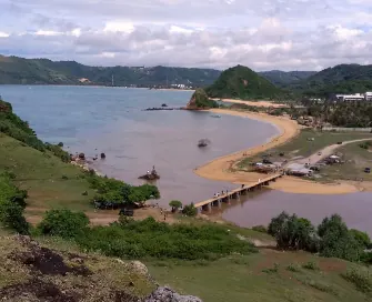 South Lombok Beaches: photo 2 of 3